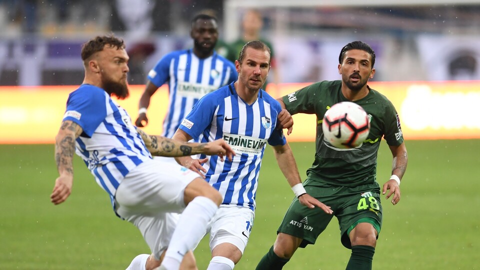 Erzurum'da hayati 3 puan!