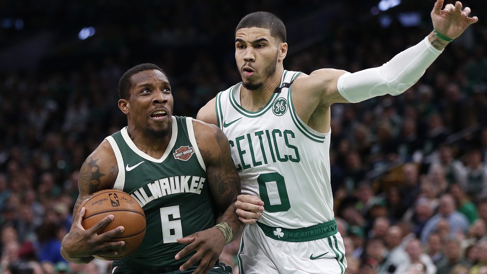 Bucks seride öne geçti