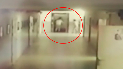 Öğrenci asansör boşluğuna böyle düştü!