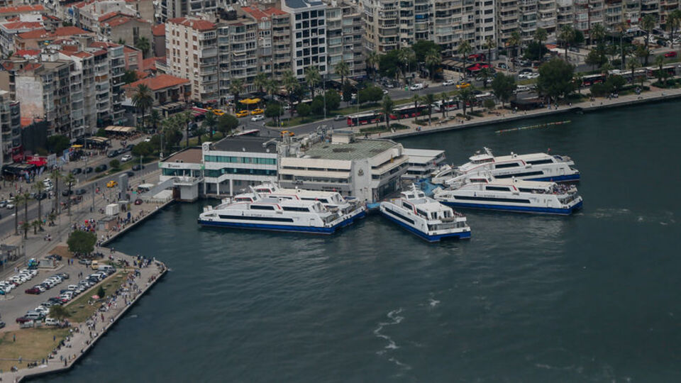 İzmir'de vapur seferleri tekrar başladı
