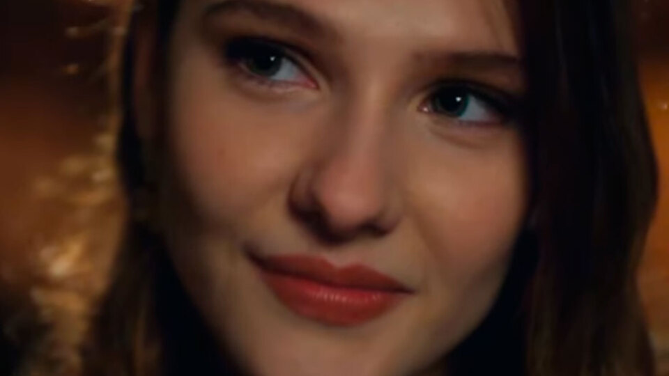 Elimi Bırakma 39. son bölüm! Azra ve Cenk...