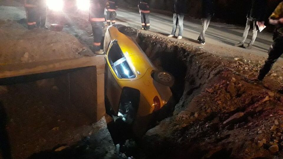 Otomobil dereye uçtu: 3 yaralı