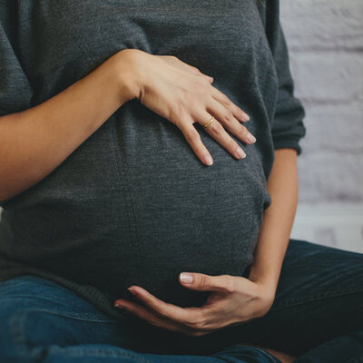 Kanser tedavisi sırasında ikiz bebeklerini düşürdü