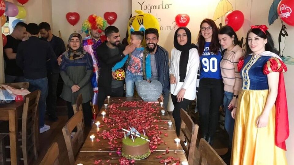 8 yaşındaki Taylan'a göz yaşartan karşılama!