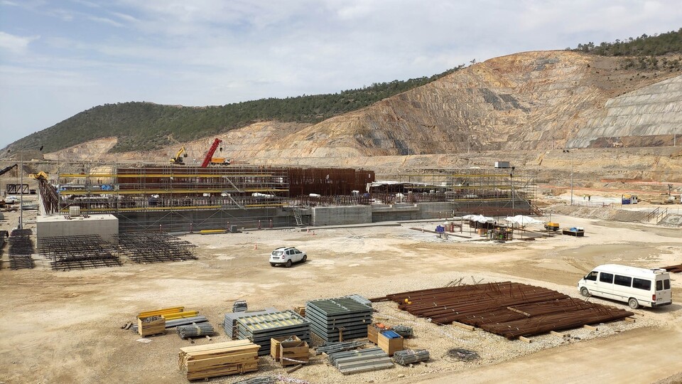 Nükleer santral temelinde çatlak