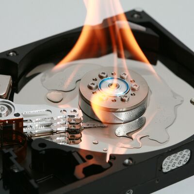 Yanan hard diskteki verileri kurtarırken ne yapmamalı?