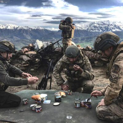 Üs bölgesinde komando iftarı!