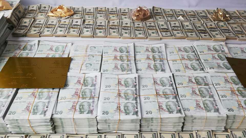 Meslek haline getirdiği banknotlarla yakalandı