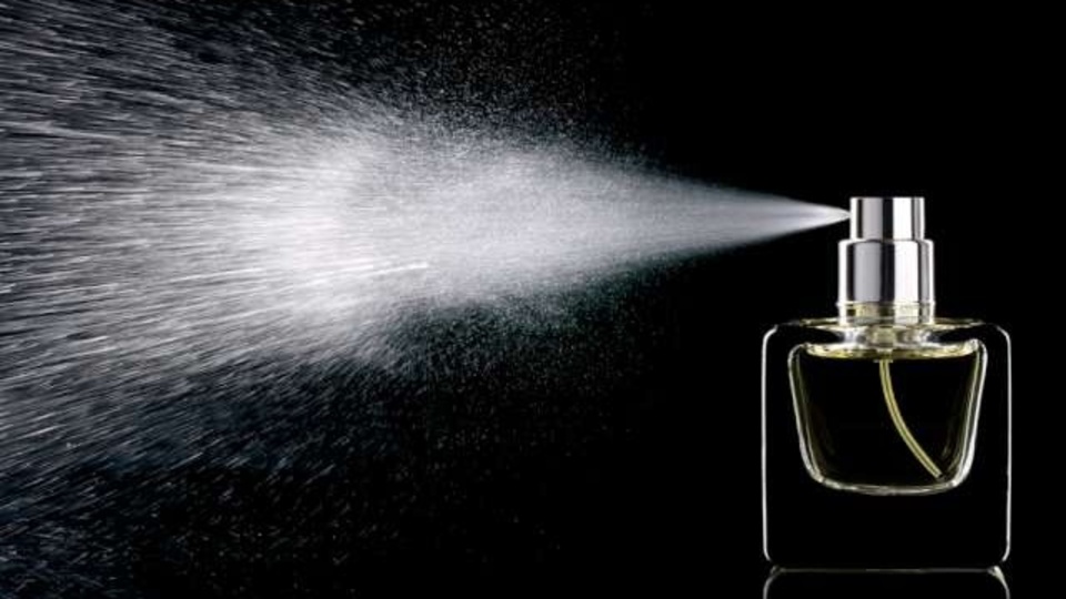 Oruçluyken parfüm kullanmak orucu bozar mı?