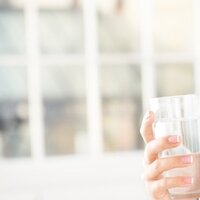 Ezan okunurken su içmek orucu bozar mı?