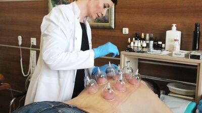 Hacamat orucu bozar mı?