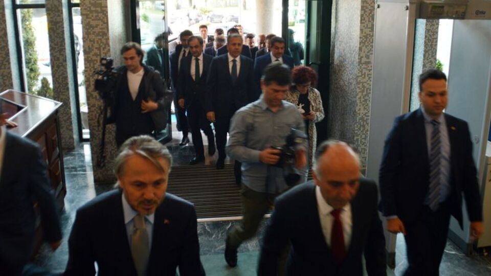 Vali Yerlikaya İBB binasına geldi