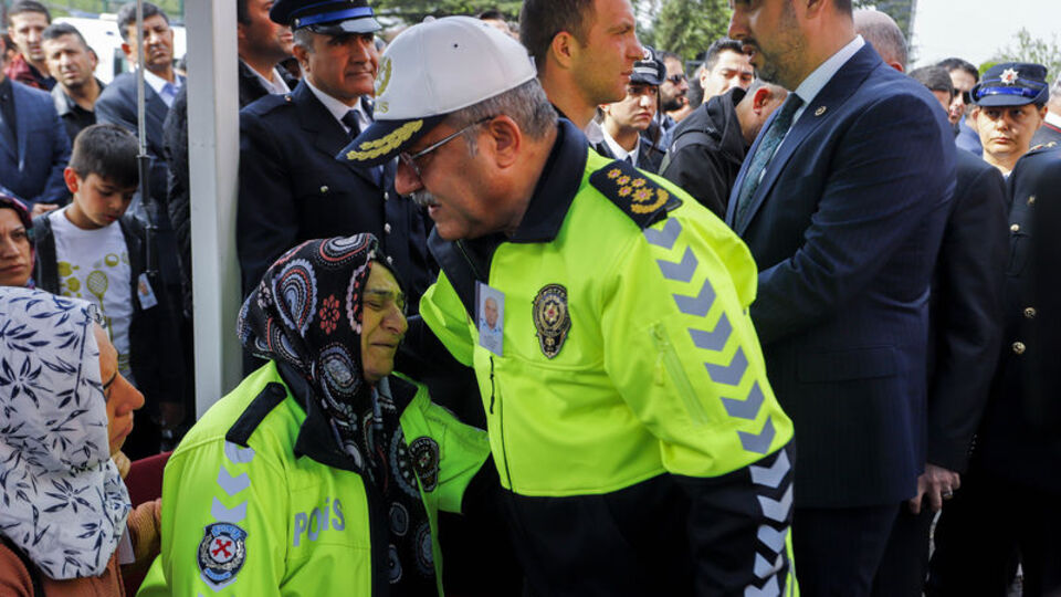 Şehit eşinden son görev