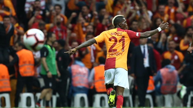 Onyekuru Galatasaray'ı sırtlıyor