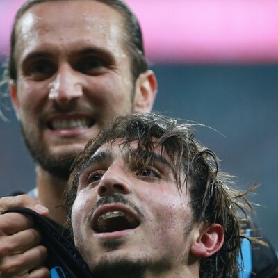 Dünya devi onları izledi