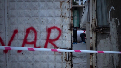 Tonlarca ağırlıktaki tankın altında feci ölüm