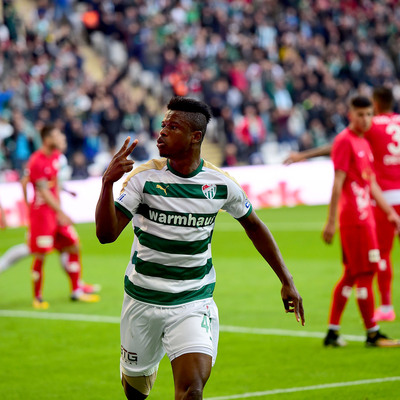 Kartal'a Nijeryalı ön libero!