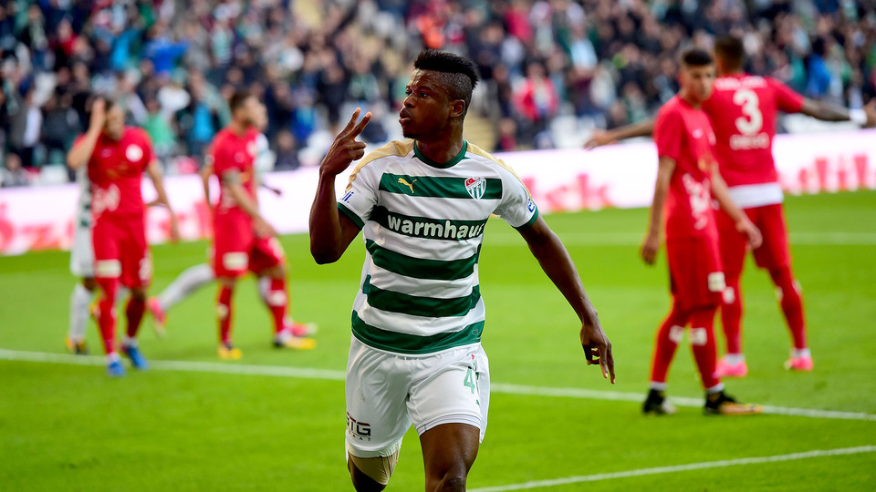 Kartal'a Nijeryalı ön libero!