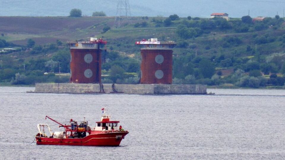 Boğaz gemi geçişlerine kapatıldı