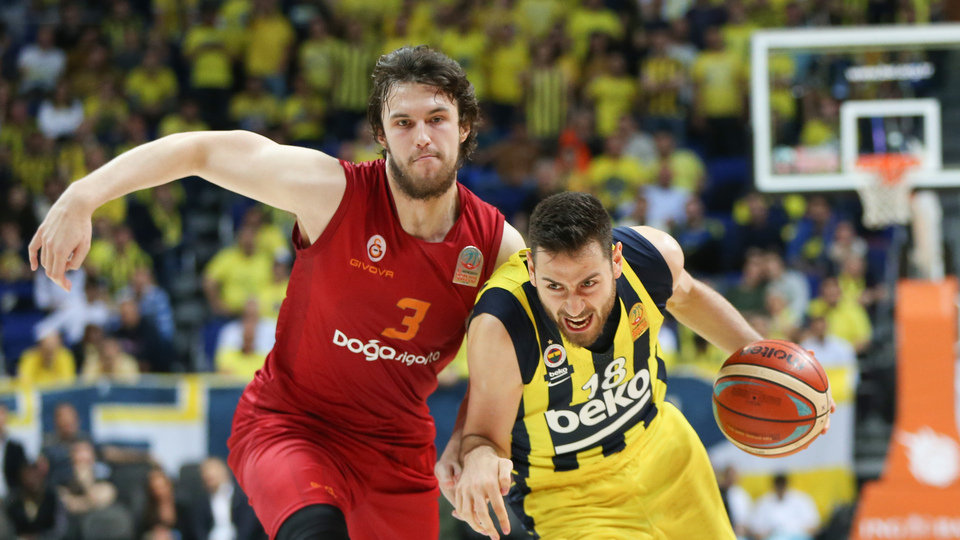 Fenerbahçe Beko derbiyi farklı kazandı