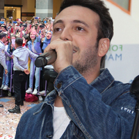 Ünlü şarkıcının konserinde izdiham yaşandı