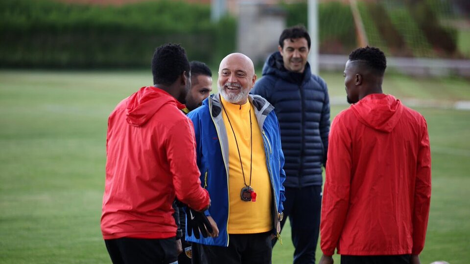 Hikmet Karaman'dan şut dersi