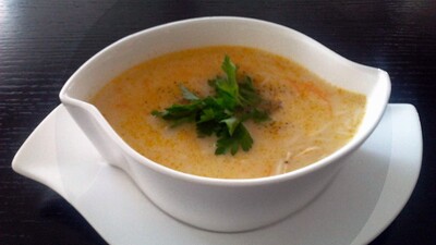 Tel şehriyeli tavuk suyu çorba nasıl yapılır?