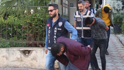 Yaşlı kadını dolandıranlar yakalandı!