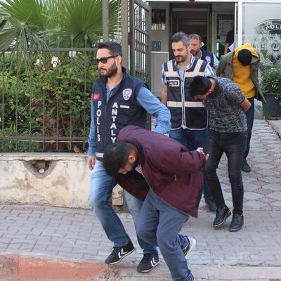 Yaşlı kadını dolandıranlar yakalandı!