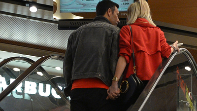 Aşıklar el ele görüntülendi