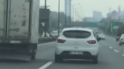 Trafikte baltalı maganda!