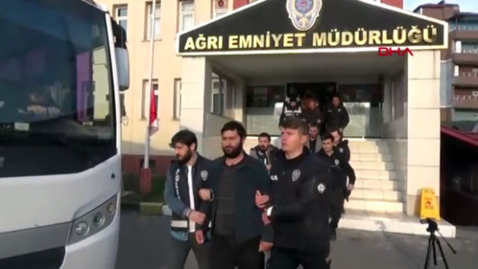 Saç sakal kesip makyajla joker oldular! 26 ilde dev operasyon