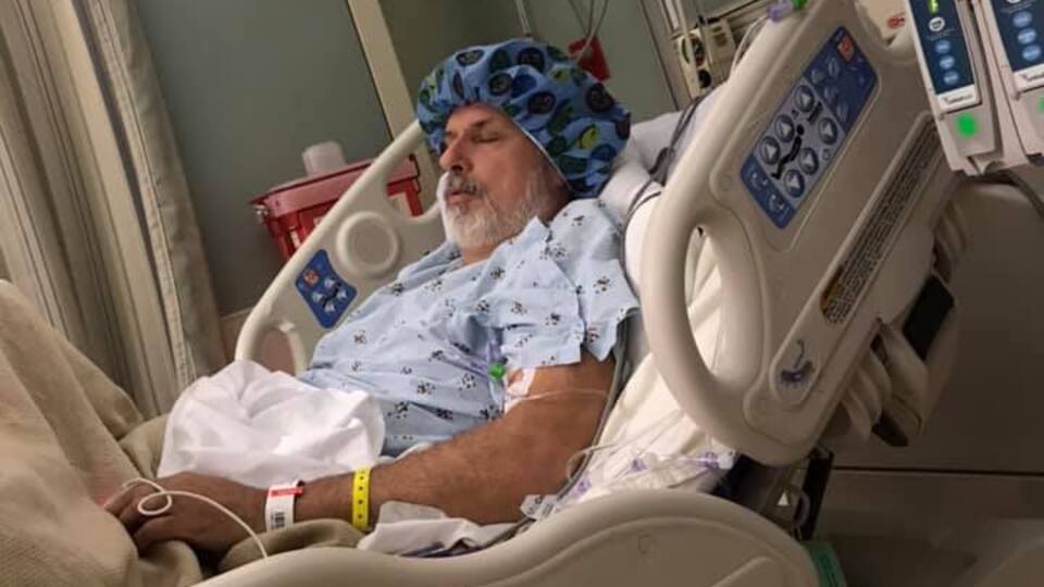 Uçağa bindi, vücudu şişmeye başladı! Sebebi şoke etti!