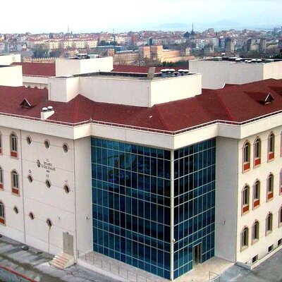 Yedikule Göğüs Hastalıkları Hastanesi çalışanları ayakta!