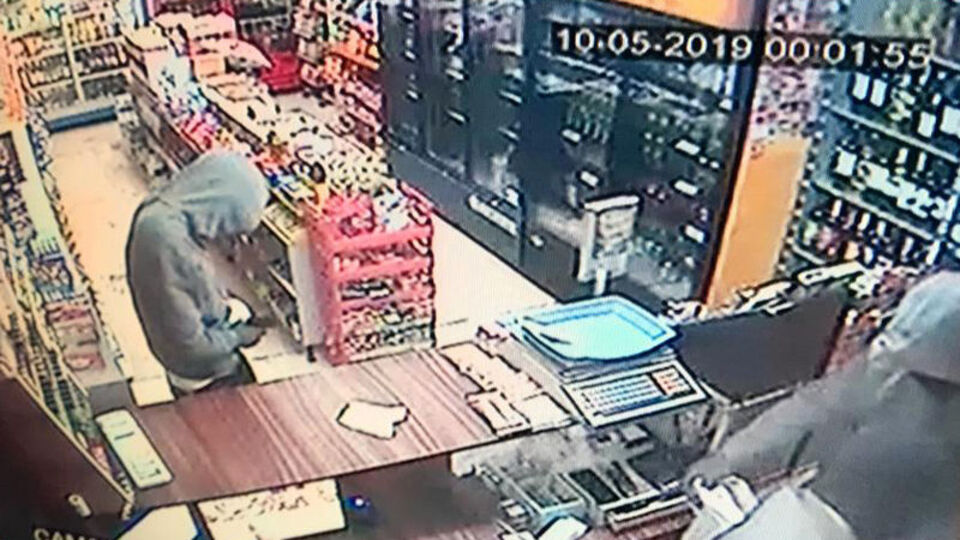 İzmir'de maskeli ve silahlı soygun