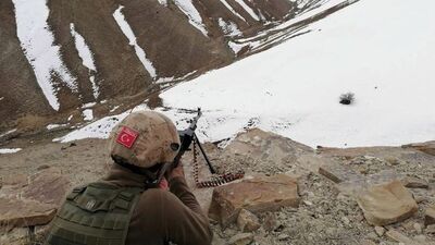 Teröristlerin malzemeleri böyle imha edildi!