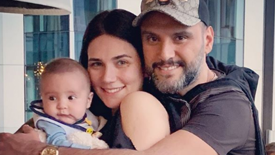 Ünlü çiftten aile pozu