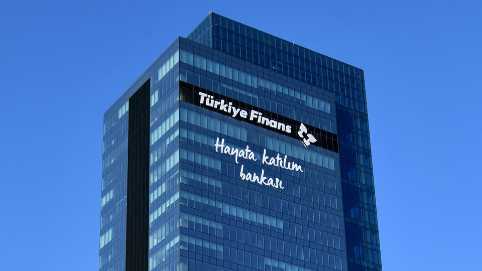 3 ay ertelemeli taşıt kredisi sunuyor!