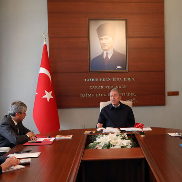 Akar ve komutanlar sınır hattında