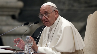 Papa 'cinsel taciz' kuralı getirdi!