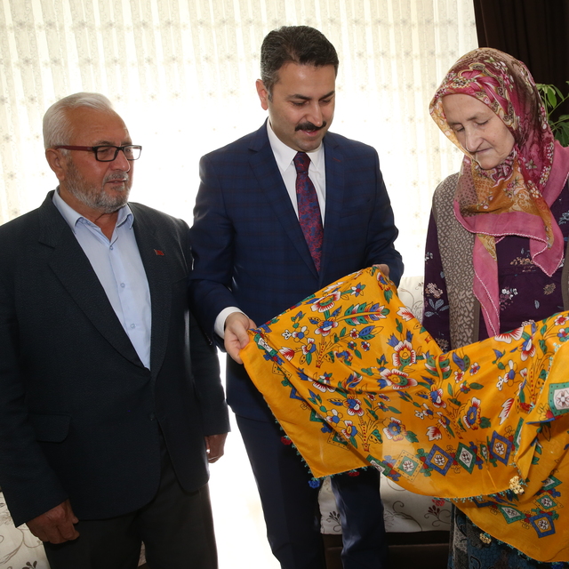 Şehit annelerine anlamlı hediye