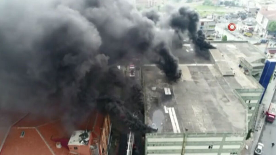 Deri fabrikasında korkutan yangın