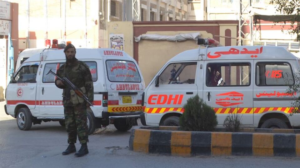 Pakistan'da lüks otele silahlı saldırı!