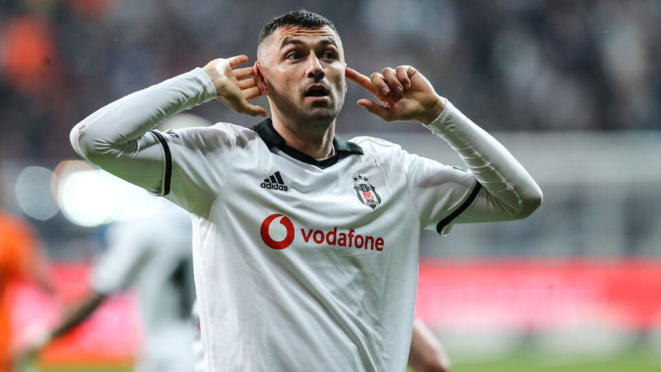 Burak'tan G.Saray'a 'siyah' gönderme!