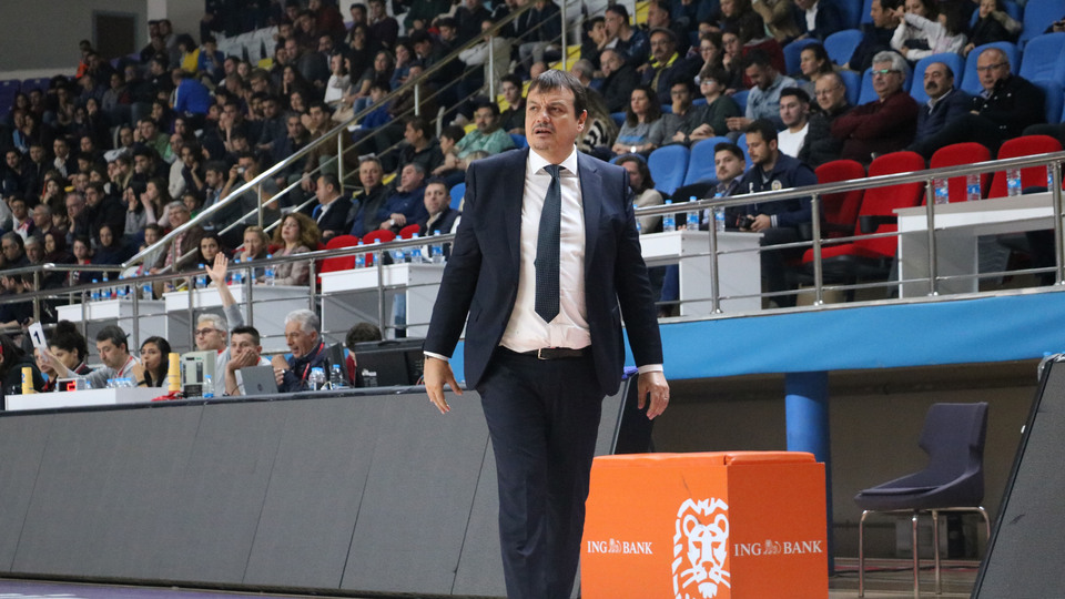 Efes normal sezonu lider tamamladı