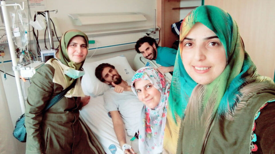 Polis memurunun bitmeyen çilesi kardeşleri sayesinde son buldu!