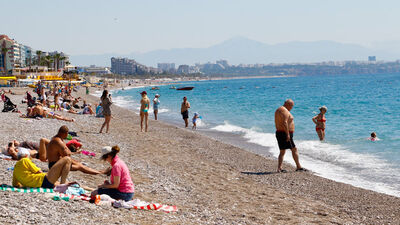 Rus turistler sahile akın etti!