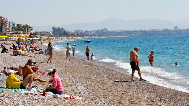 Rus turistler sahile akın etti!