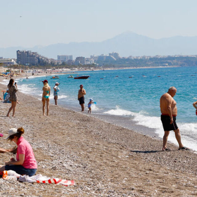 Rus turistler sahile akın etti!