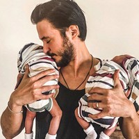 "Yeriniz hep burası, iki omzum..."